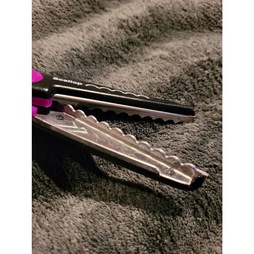 Fiskars Paper Edge Scissors- Scallop Paper Edgers - Picture 3 of 4
